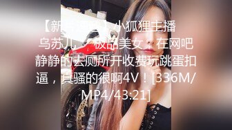 商场女厕全景偷拍两个美女的肥鲍鱼 卧槽!无意中发现还有一个小伙也在趴下看美女的B